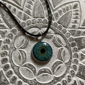 Collar de ojo azul